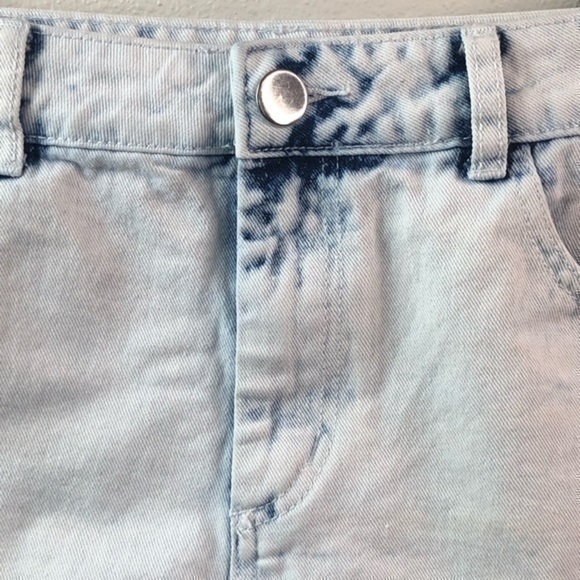Forever 21 Distressed bleach washed denim frayed shorts junior size 30 - Picture 3 of 9